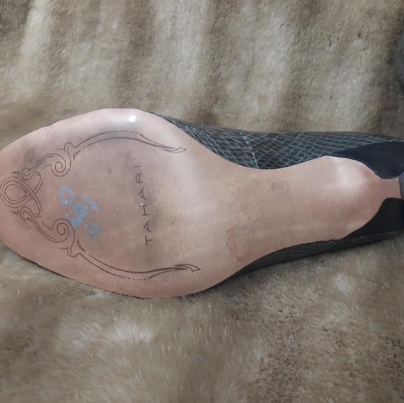 Tahari snake skin -peep toe heels - Picture 5 of 10